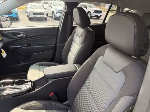 New 2026 Chevrolet Trax LT w/ Midnight Edition FWD image 8