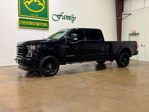 Used 2022 Ford F350 Lariat w/ Black Appearance Package image 5