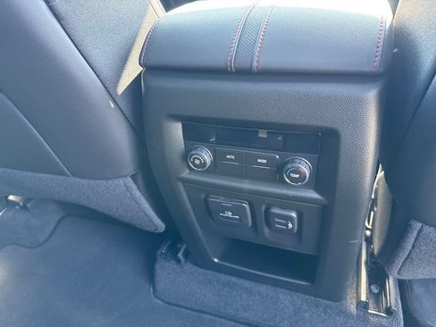 Used 2023 Chevrolet Traverse RS AWD/4WD image 20