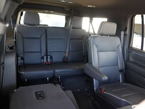 Used 2024 GMC Yukon XL SLT w/ SLT Luxury Package AWD/4WD image 29