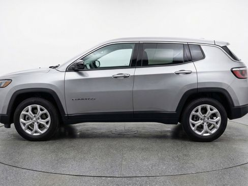 Used 2025 Jeep Compass Latitude image 5