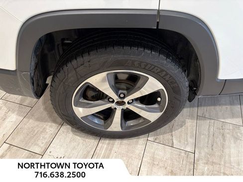 Used 2019 Jeep Cherokee Limited image 5