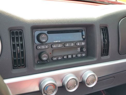 Used 2005 Chevrolet SSR image 19