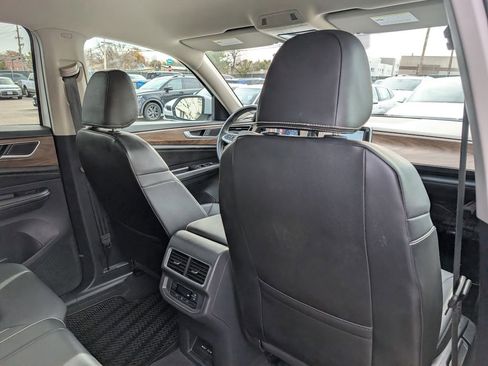 Used 2024 Volkswagen Atlas SE image 19