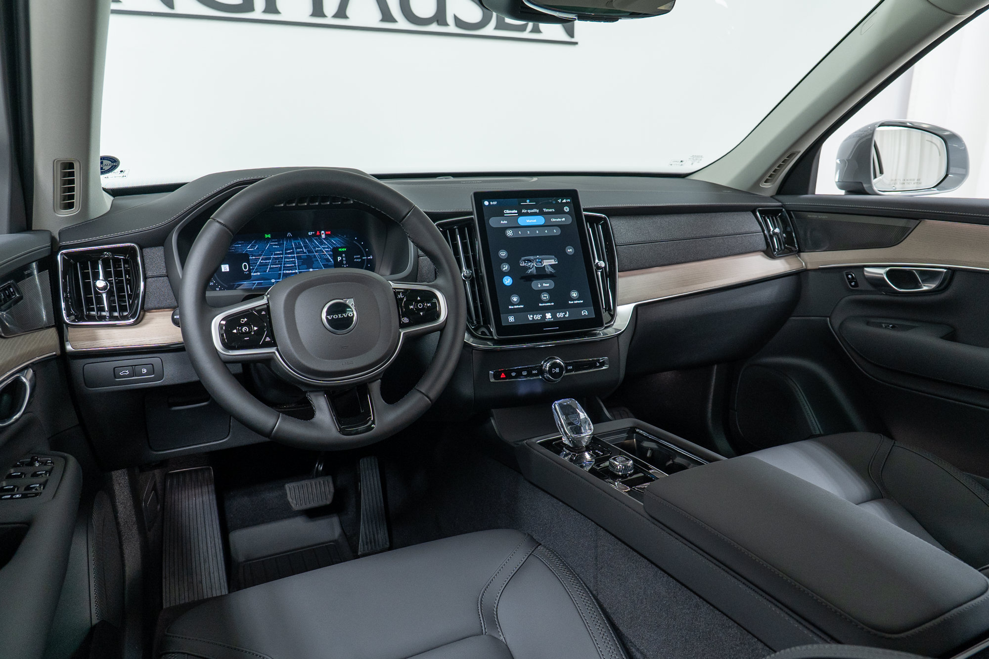 New 2026 Volvo XC90 T8 Plus w/ Protection Package Premier AWD/4WD image 16