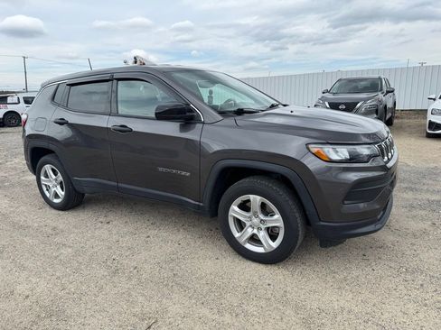 Used 2023 Jeep Compass Sport image 7
