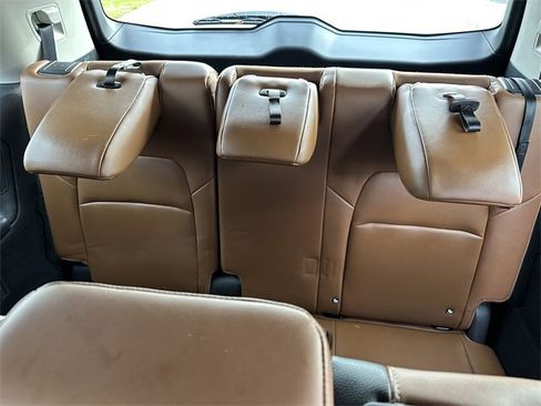 Certified 2024 Nissan Pathfinder Platinum w/ Black Appearance Package image 24