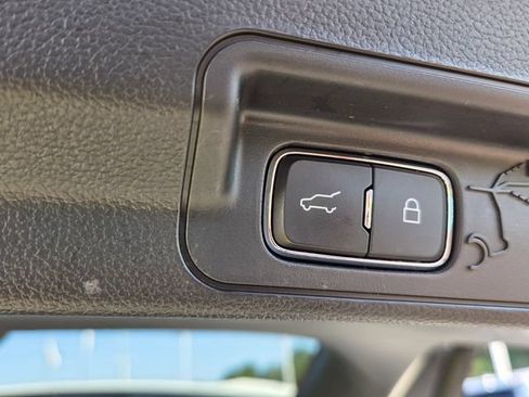 Used 2023 Ford Explorer Limited w/ Limited Technology Package RWD image 13