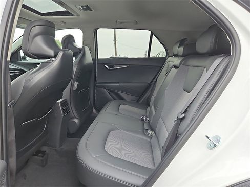 New 2025 Kia Niro EX Touring image 8