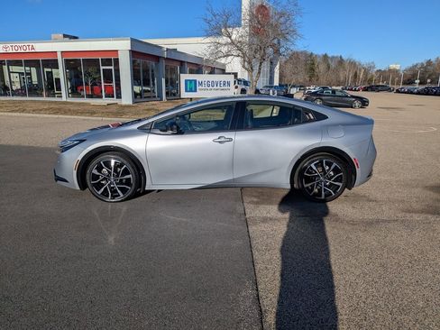 Used 2026 Toyota Prius Plug-In Hybrid image 2