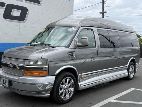 Used 2010 Chevrolet Express 2500 Extended w/ Preferred Equipment Group image 3