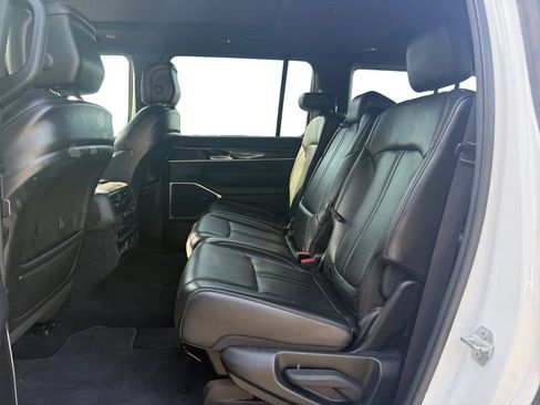 Used 2023 Jeep Wagoneer 4WD w/ Premium Group I image 13