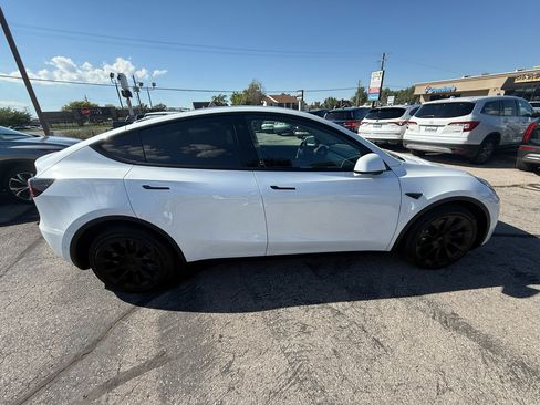 Used 2022 Tesla Model Y Long Range image 6