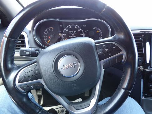 Used 2021 Jeep Grand Cherokee Laredo X AWD/4WD image 18