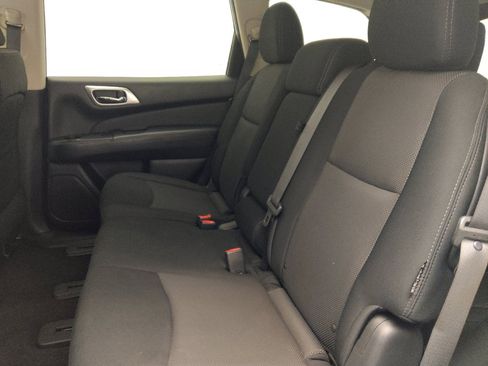 Used 2020 Nissan Pathfinder S FWD image 18