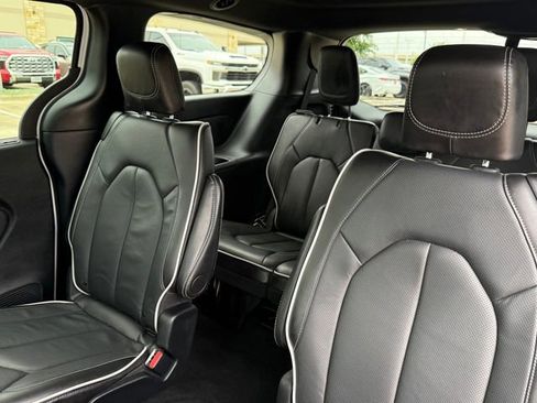 Used 2026 Chrysler Pacifica Limited FWD image 25