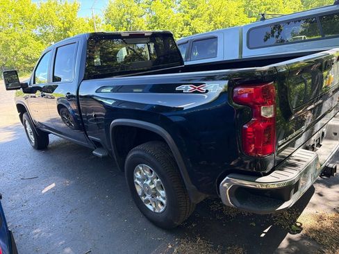 Used 2025 Chevrolet Silverado 2500 LT w/ Convenience Package AWD/4WD image 3