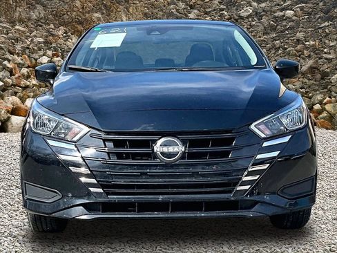 Used 2023 Nissan Versa SV image 3