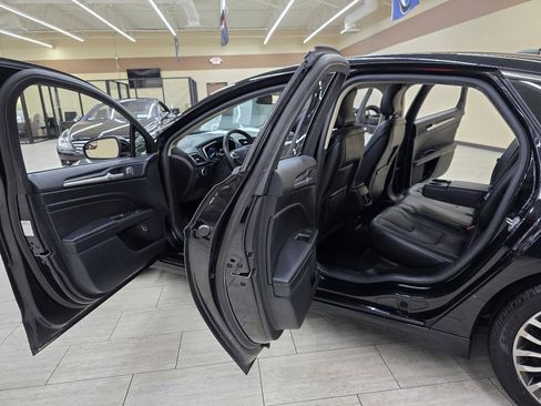 Used 2018 Ford Fusion Titanium FWD image 14