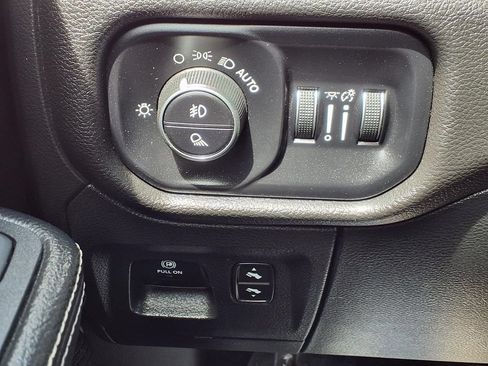 Used 2025 RAM 1500 Laramie AWD/4WD image 15