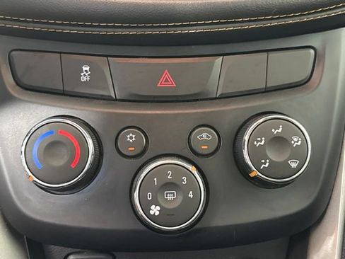 Used 2019 Chevrolet Trax LT w/ LT Convenience Package FWD image 22