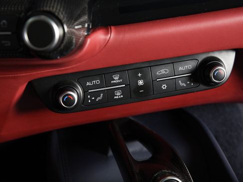 Used 2020 Ferrari 812 Superfast RWD image 36