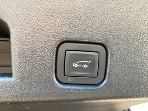 Used 2025 Buick Enclave Sport Touring AWD/4WD image 30