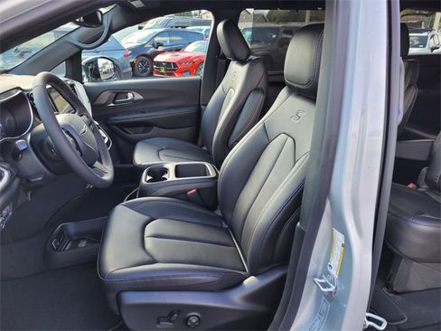 New 2026 Chrysler Pacifica Select w/ S Appearance Package image 7