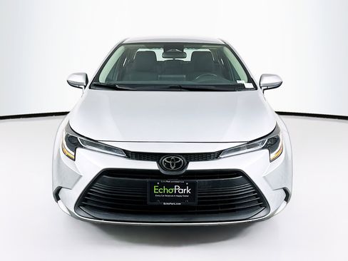 Used 2023 Toyota Corolla LE image 2