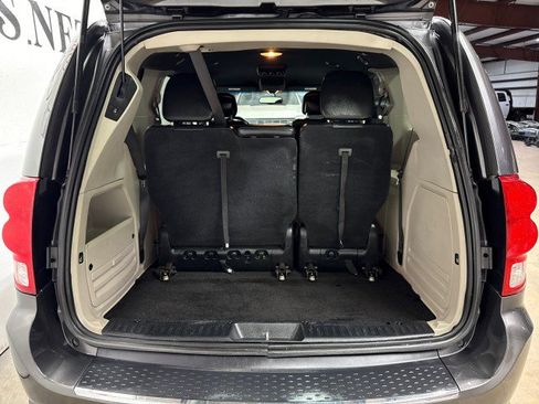 Used 2017 Dodge Grand Caravan SXT image 8