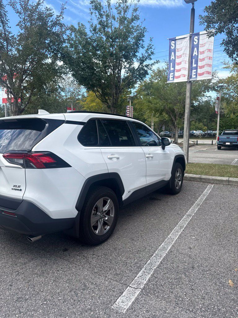Used 2024 Toyota RAV4 XLE w/ Convenience Package AWD/4WD image 4