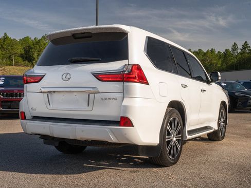 Used 2020 Lexus LX 570 4WD w/ Luxury Package image 11