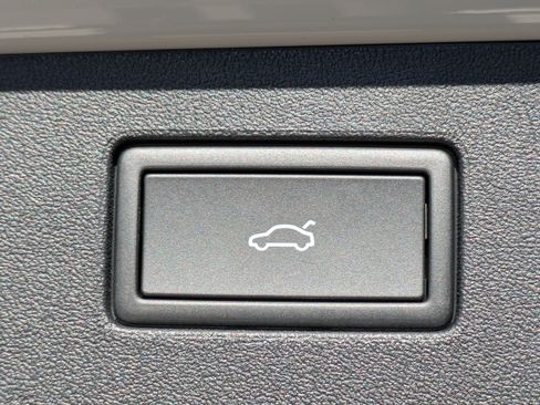 New 2026 Volkswagen Tiguan SE R-Line image 14