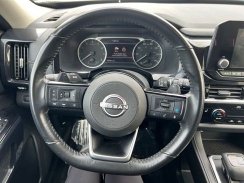 Used 2022 Nissan Pathfinder SV image 13