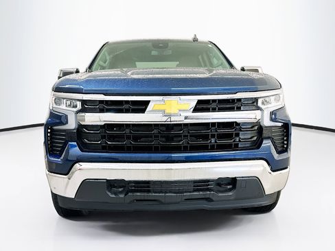 Used 2023 Chevrolet Silverado 1500 LT AWD/4WD image 2