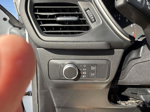 Used 2022 Ford Escape SE image 32