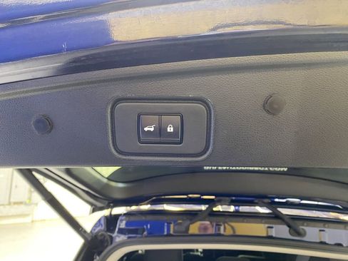 Used 2025 Nissan Pathfinder SV AWD/4WD image 32