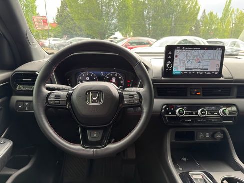 Used 2025 Honda Pilot Black Edition image 10