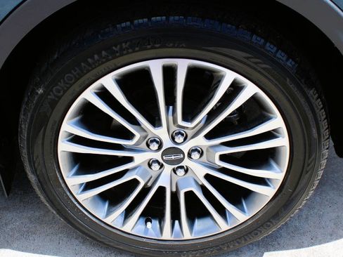 Used 2016 Lincoln MKX Reserve w/ Technology Package FWD image 13