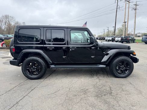 Used 2021 Jeep Wrangler Unlimited Sahara AWD/4WD image 8