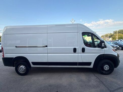 Used 2024 RAM ProMaster 2500 w/ Convenience Group FWD image 4