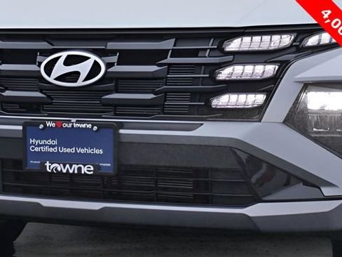 Used 2025 Hyundai Tucson SE image 11