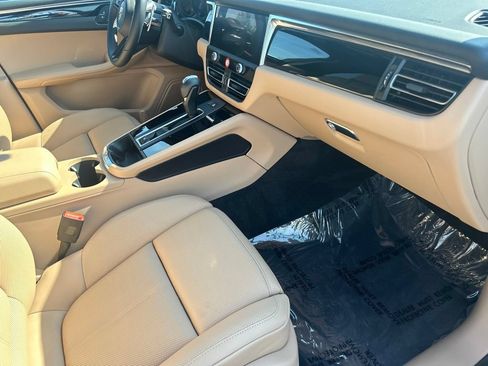 Certified 2026 Porsche Macan AWD/4WD image 6