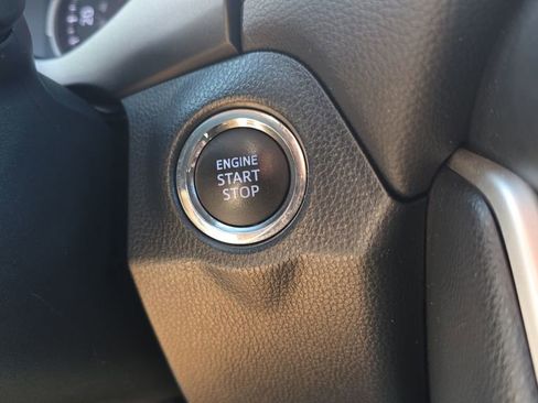 Used 2020 Toyota RAV4 XLE FWD image 23