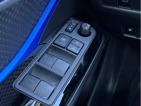 Used 2021 Toyota C-HR XLE FWD image 18
