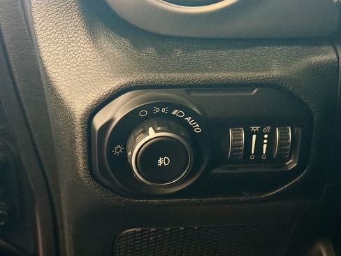 Used 2018 Jeep Wrangler Unlimited Sport S AWD/4WD image 16