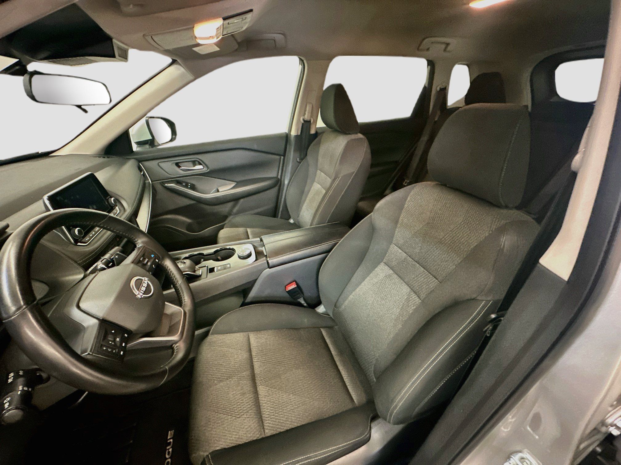 Used 2025 Nissan Rogue SV AWD/4WD image 13