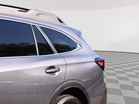 Used 2022 Subaru Outback Limited AWD/4WD image 9