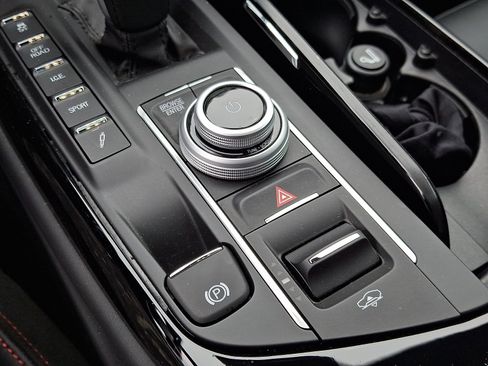 Used 2024 Maserati Levante GT Ultima AWD/4WD image 24