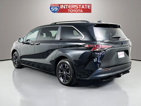 Certified 2024 Toyota Sienna XLE Woodland Edition AWD/4WD image 5